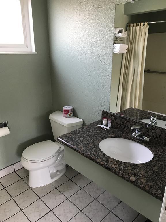 Economy Inn Модесто Екстер'єр фото