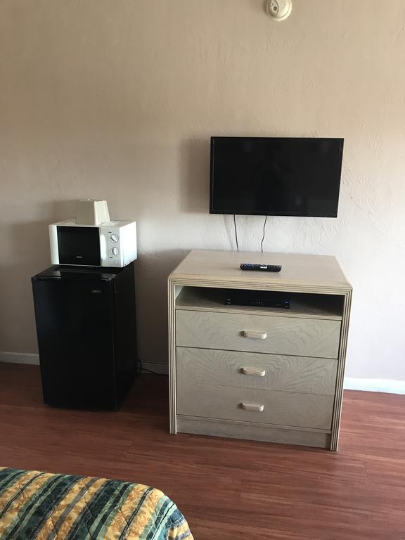 Economy Inn Модесто Екстер'єр фото